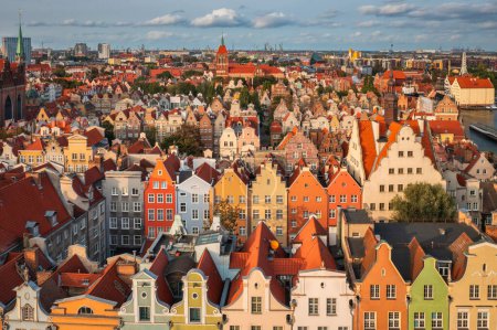 Téléchargez les photos : Belle architecture de la ville principale de Gdansk par temps ensoleillé, Pologne - en image libre de droit