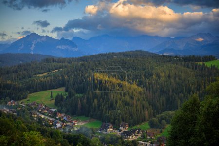 Téléchargez les photos : Beau panorama sur les montagnes Tatra au coucher du soleil, Gorny Gliczarow. Pologne - en image libre de droit