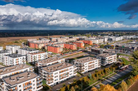 Téléchargez les photos : Vue aérienne d'un quartier résidentiel à Pruszcz Gdanski, Pologne - en image libre de droit