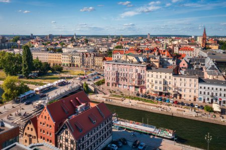 Téléchargez les photos : Bydgoszcz, Pologne - 3 juin 2023 : Architecture du centre-ville de Bydgoszcz à la rivière Brda en Pologne. - en image libre de droit
