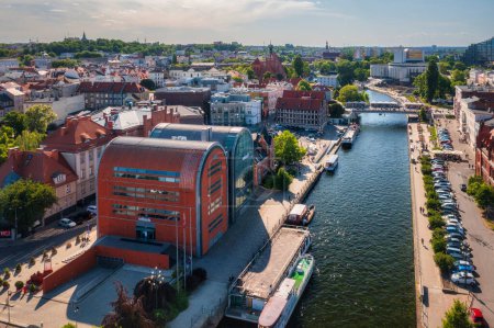Téléchargez les photos : Bydgoszcz, Pologne - 3 juin 2023 : Architecture du centre-ville de Bydgoszcz à la rivière Brda en Pologne. - en image libre de droit