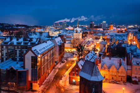 Foto de Vista aérea de la hermosa ciudad principal de Gdansk en invierno, Polonia - Imagen libre de derechos