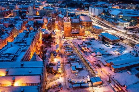 Foto de Vista aérea de la hermosa ciudad principal de Gdansk en invierno, Polonia - Imagen libre de derechos