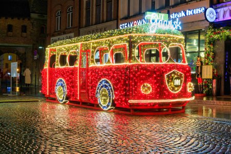 Foto de Gdansk, Poland - December 14, 2023: Christmas illumination on the street of Main town in Gdansk, Poland. - Imagen libre de derechos