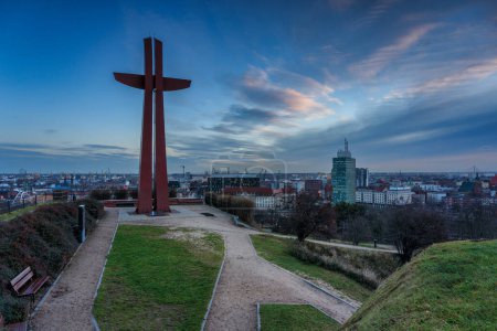 Téléchargez les photos : Beau paysage de Gradowa Hill à Gdansk à l'aube, Pologne
. - en image libre de droit