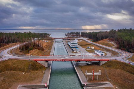 Canal vers la mer Baltique sur la flèche de la Vistule. Pologne