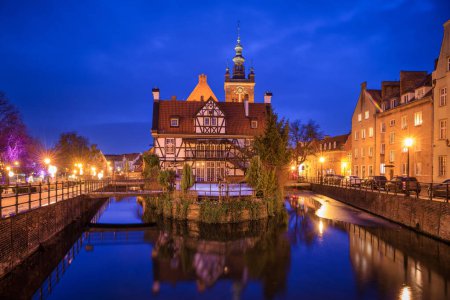 Téléchargez les photos : Belle architecture de la vieille ville de Gdansk au crépuscule, Pologne - en image libre de droit