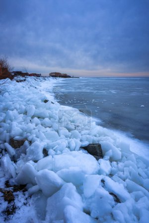 Ostseestrand im Winter in Kuznica, Halbinsel Hel. Polen