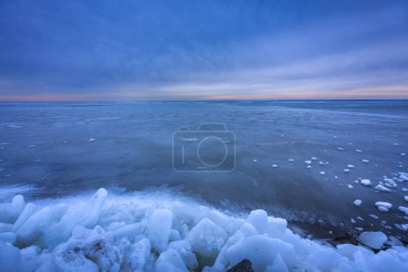 Téléchargez les photos : Plage de la mer Baltique en hiver à Kuznica, péninsule de Hel. Pologne - en image libre de droit
