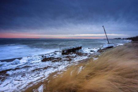 Téléchargez les photos : Plage de la mer Baltique en hiver à Kuznica, péninsule de Hel. Pologne - en image libre de droit