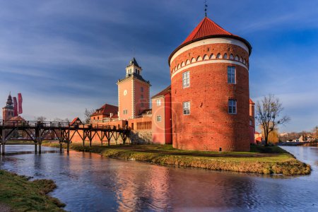 Téléchargez les photos : Beau château teutonique à Lidzbark Warminski avant le coucher du soleil, Pologne. - en image libre de droit