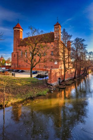 Beau château teutonique à Lidzbark Warminski avant le coucher du soleil, Pologne.