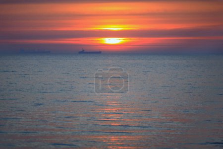 Foto de Beautiful sunrise on the beach of Baltic Sea in Sopot, Poland - Imagen libre de derechos