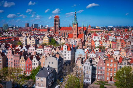Téléchargez les photos : Paysage aérien de la ville principale de Gdansk au printemps, Pologne. - en image libre de droit
