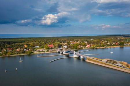 Landschaft des Flusses Martwa Wisla auf der Insel Sobieszewo. Polen