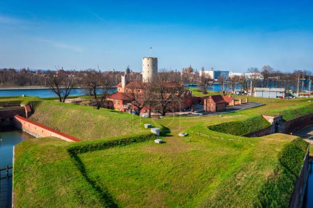 Paisaje aéreo de la fortaleza de Wisloujscie en primavera, Gdansk. Polonia.