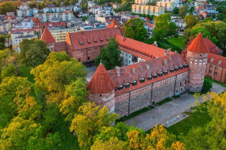 Luftaufnahme mit der Teutonischen Burg in Bytow, einer ehemaligen Festung der pommerschen Herzöge. Polen