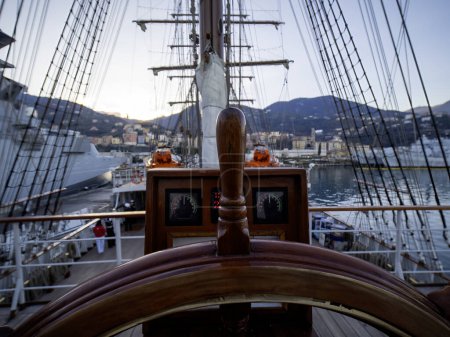 Schiff der peruanischen Marine zu Besuch in La Spezia