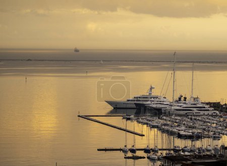 Foto de Vista aérea del puerto de La Spezia, Italia - Imagen libre de derechos
