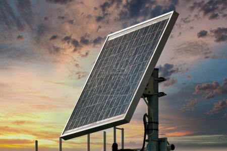 Téléchargez les photos : Détail de la centrale solaire sur un toit - en image libre de droit