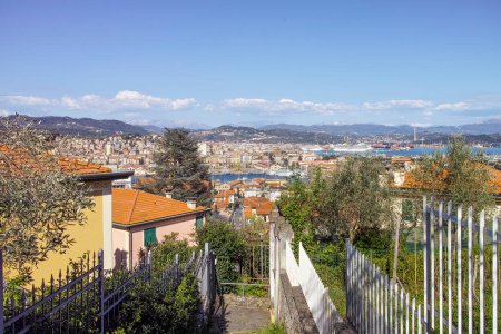 Luftaufnahme von la spezia, einer wunderschönen Stadt in Italien