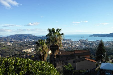 vista aérea de la spezia una hermosa ciudad en italia
