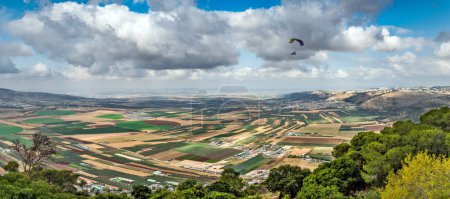 Téléchargez les photos : Panorama de la vallée d'Israël depuis le sommet du mont Tabor. - en image libre de droit