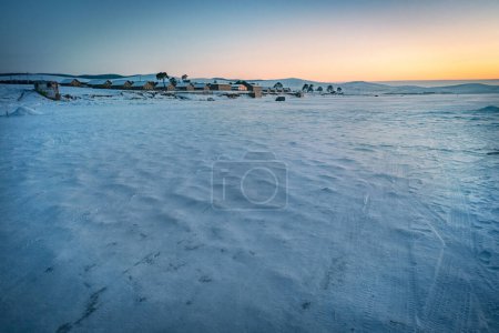 Téléchargez les photos : Khoujir en hiver, lac Baïkal, île Olkhon, Sibérie, Russie. - en image libre de droit