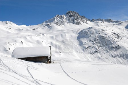 Téléchargez les photos : Montagne dans les Alpes françaises avec neige : près hauteluce et Contamines Montjoie - en image libre de droit