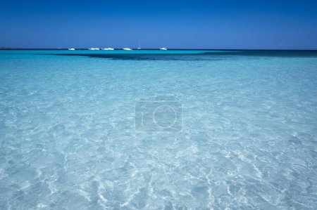 Foto de Famosa playa de La Cinta con hermosa agua. San Teodoro en Cerdeña, Italia - Imagen libre de derechos