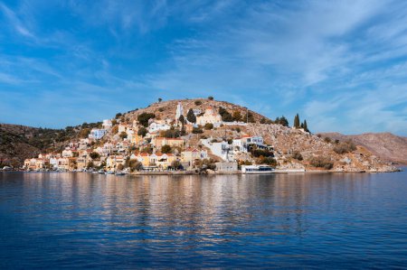 Téléchargez les photos : Célèbre et belle île de dodécanèse nommée symi près de l'île de Rhodes, Grèce - en image libre de droit