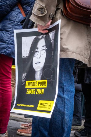 Téléchargez les photos : Lyon, France, 11 décembre 2023 : demande de libération de Zhang Zhan, journaliste disparu à Wuhan en République populaire de Chine en mai 2020. Elle a été l'une des premières à couvrir les premiers jours de la pandémie de Covid 19. Le 28 décembre, 202 - en image libre de droit