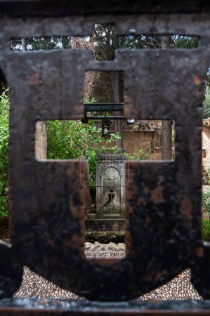 Téléchargez les photos : Ruines d'un catholique. Architecture ancienne italienne. Rhodes. Grèce. - en image libre de droit