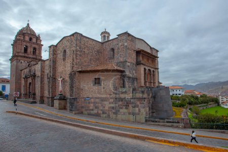 Téléchargez les photos : CUSCO, PÉROU - 30 AVRIL 2022 : Église de La Merced au centre de Cuzco, Pérou - en image libre de droit