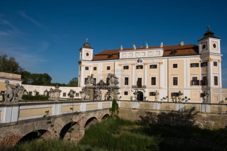 Foto de Vista principal al Castillo de Milotice, República Checa Milotice estatal llamada perla de Moravia del Sur - Imagen libre de derechos