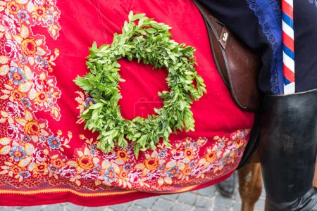 Foto de Detalles de los disfraces durante el tradicional festival Moravian the Ride of the Kings en Vlcnov, Moravia del Sur, República Checa. - Imagen libre de derechos