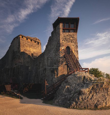 Famoso castillo de Visegrad en Visegrd, Hungría