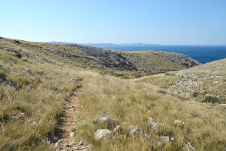 Wanderweg auf dem südlichen Teil der Insel Krk in Richtung Vela Draga