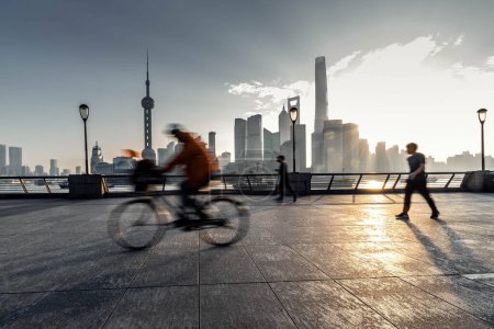 Téléchargez les photos : Piste de course et le contexte urbain de Shanghai - en image libre de droit