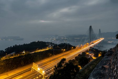 Foto de Puente por la noche, en Hong Kong - Imagen libre de derechos