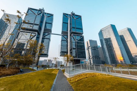 Téléchargez les photos : L'immeuble de bureaux de la ville de Shenzhen - en image libre de droit