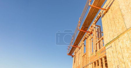 Foto de Perspectiva abstracta de un marco de construcción de madera de casa. - Imagen libre de derechos