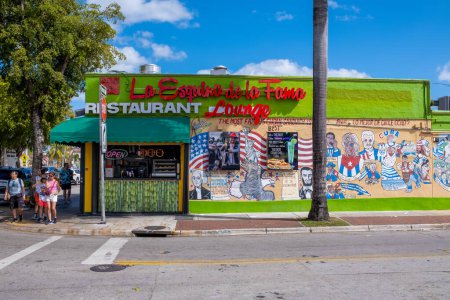 Téléchargez les photos : MIAMI, USA - FEBRUARY 7, 2023 : Cuban restaurant and a mural with famous latin artists in Little Havana - en image libre de droit