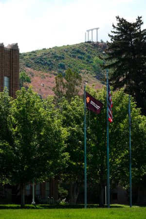 Téléchargez les photos : Idaho State University ISU à Pocatello Idaho College of Higher Education Administration Building with Red Hill Columns - en image libre de droit