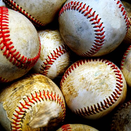 Téléchargez les photos : Empilement ou pile de balles de baseball pour jouer à des jeux - en image libre de droit