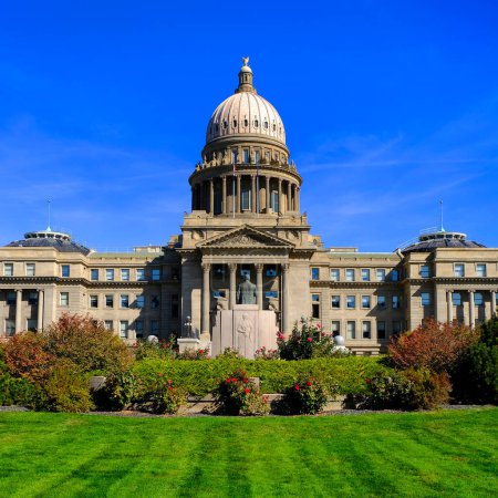 Téléchargez les photos : Idaho Capitale Capitole bâtiment gouvernement avec ciel bleu et colonnes architecture - en image libre de droit
