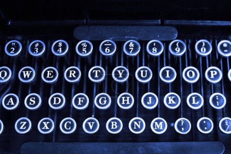 Teclas de máquina de escribir redondas antiguas o teclado para tipo manual
