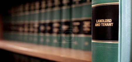 Téléchargez les photos : Lawbooks on shelf title for study legal knowledge landlord and tenant law - en image libre de droit