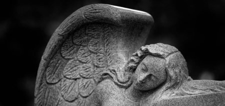 Téléchargez les photos : Sculpture of Angel with wings representing love faith and spiritual peace - en image libre de droit