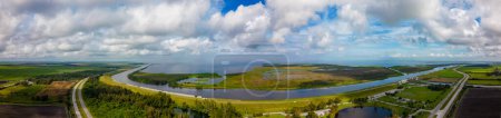 Téléchargez les photos : Photo panoramique John Stretch Park Clewiston FL avec une vue imprenable sur le lac Okeechobee - en image libre de droit